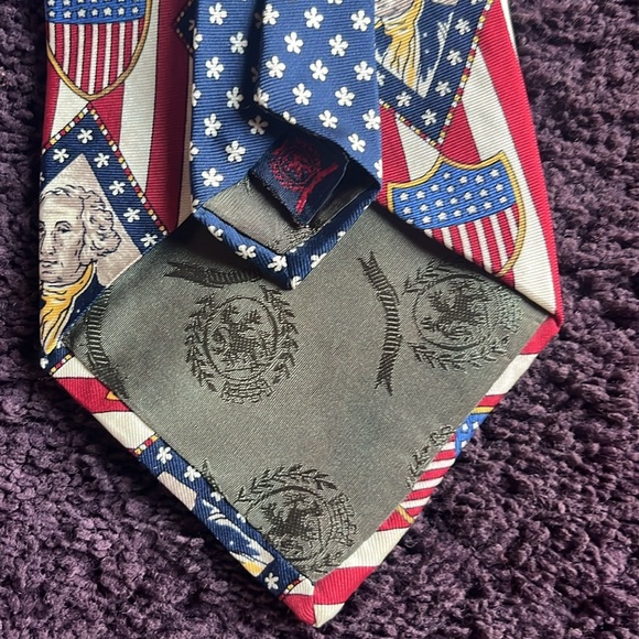 Vintage Tommy Hilfiger patriotic tie 100% Italian silk - Picture 7 of 9